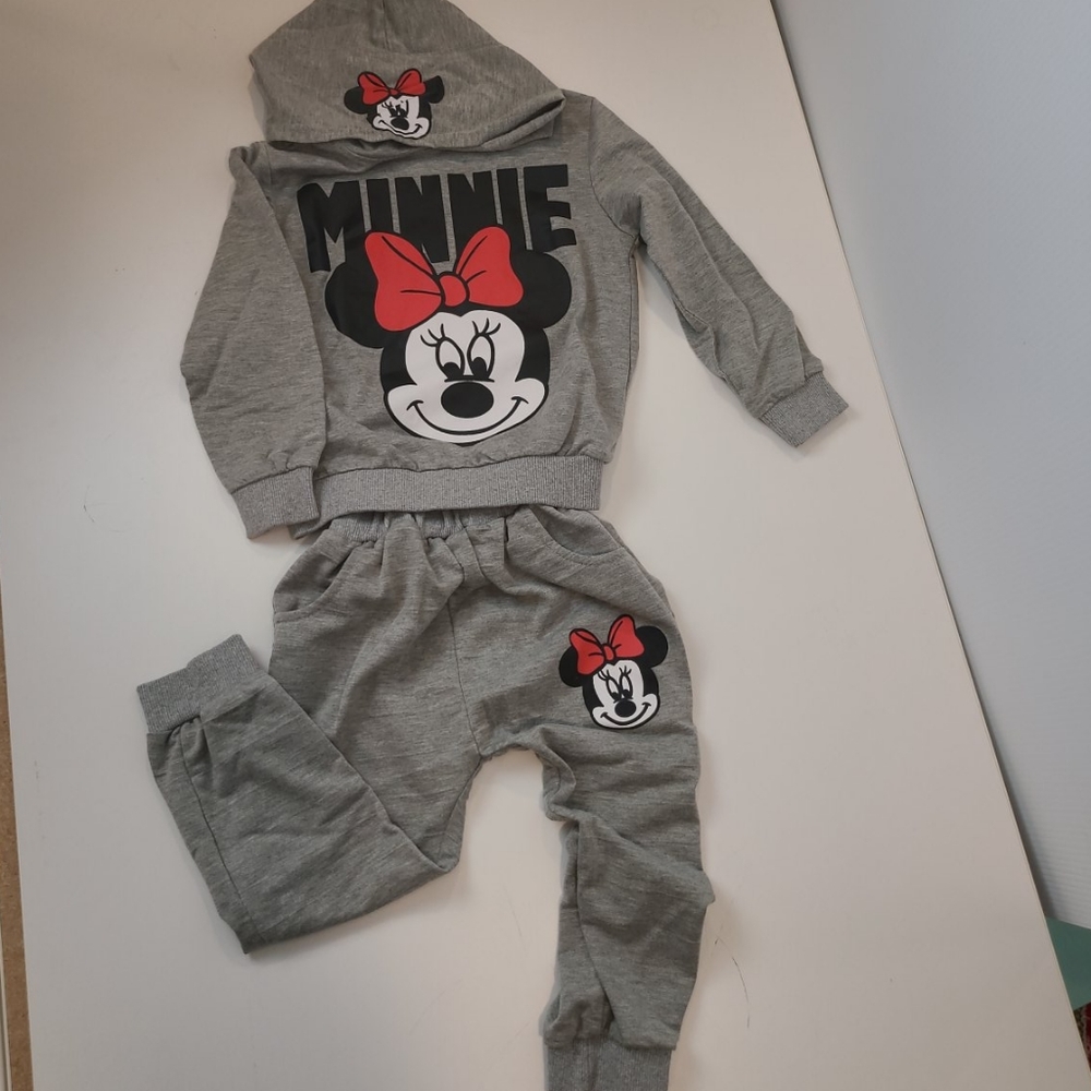 Minnie Mouse sweatsuit
